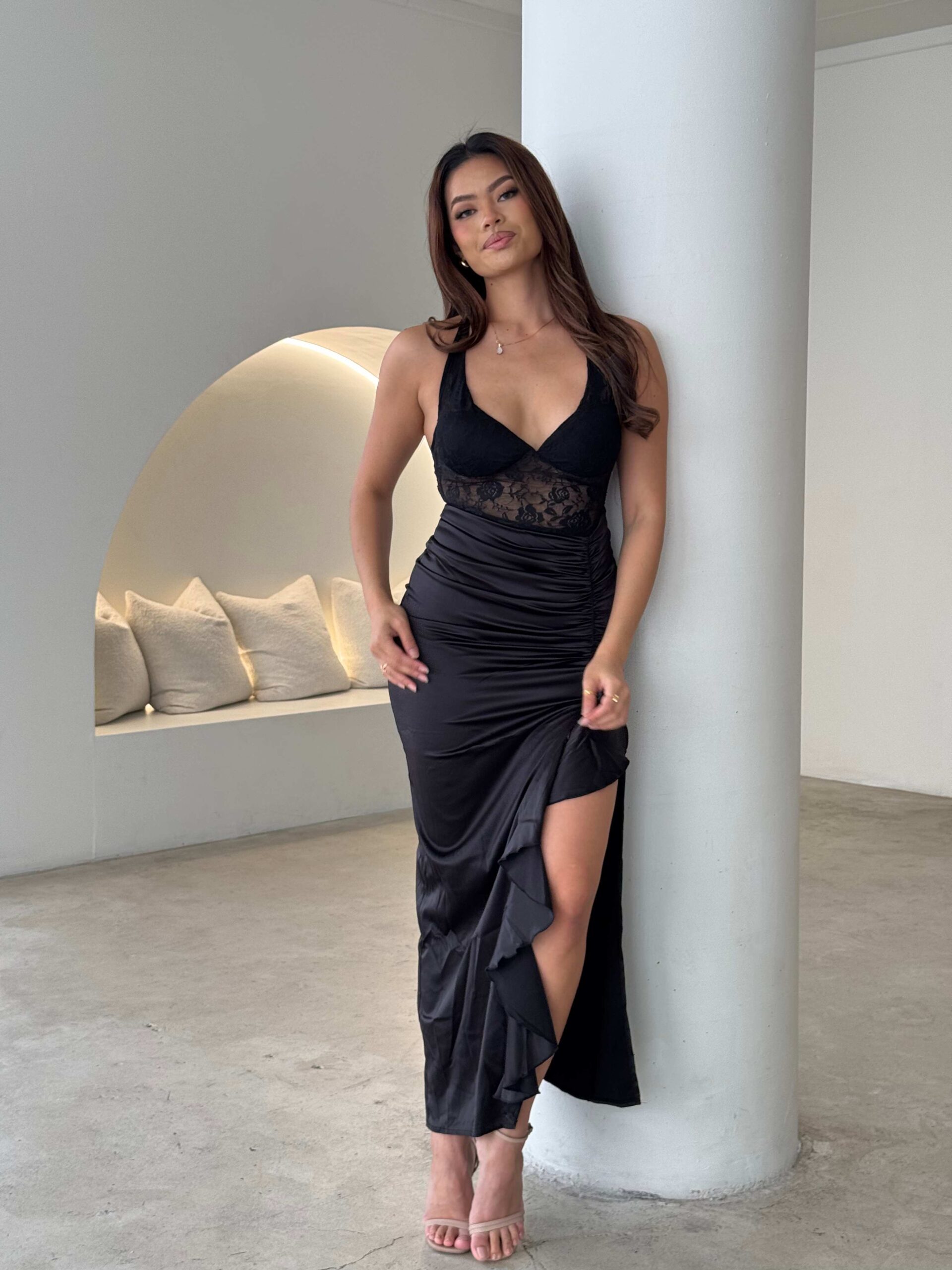 Elegant Black Evening Dress - Image 2